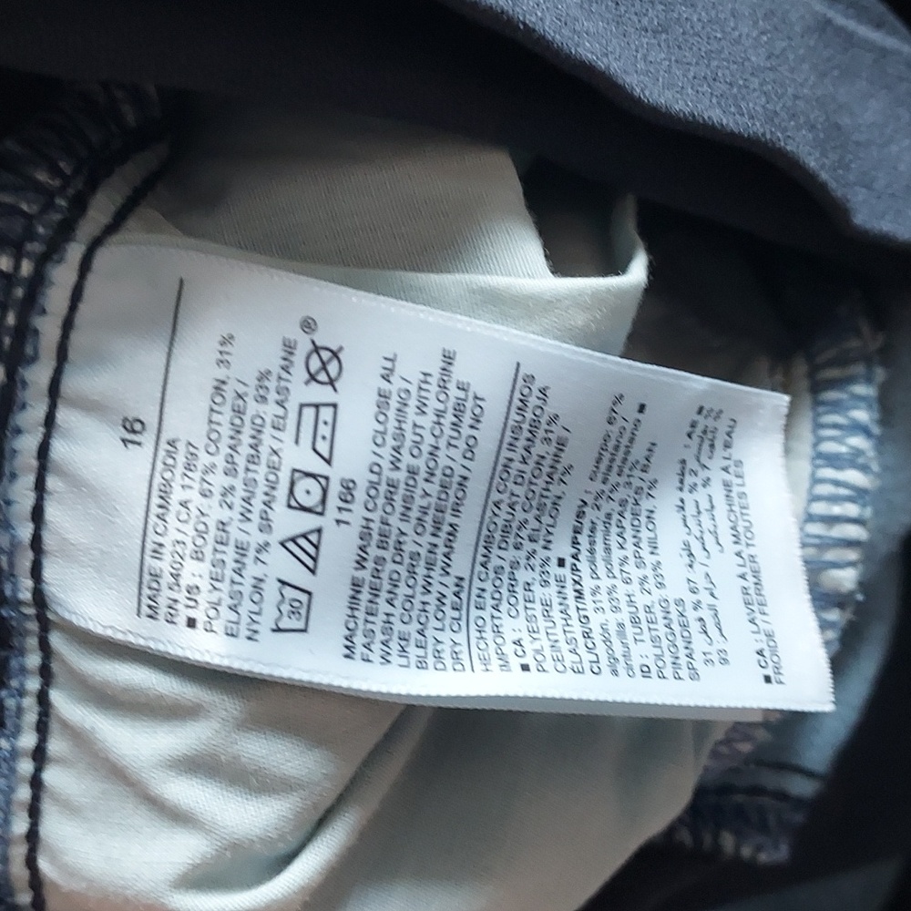 Old Navy Maternity Skinny Jeans - Picture 2 of 6